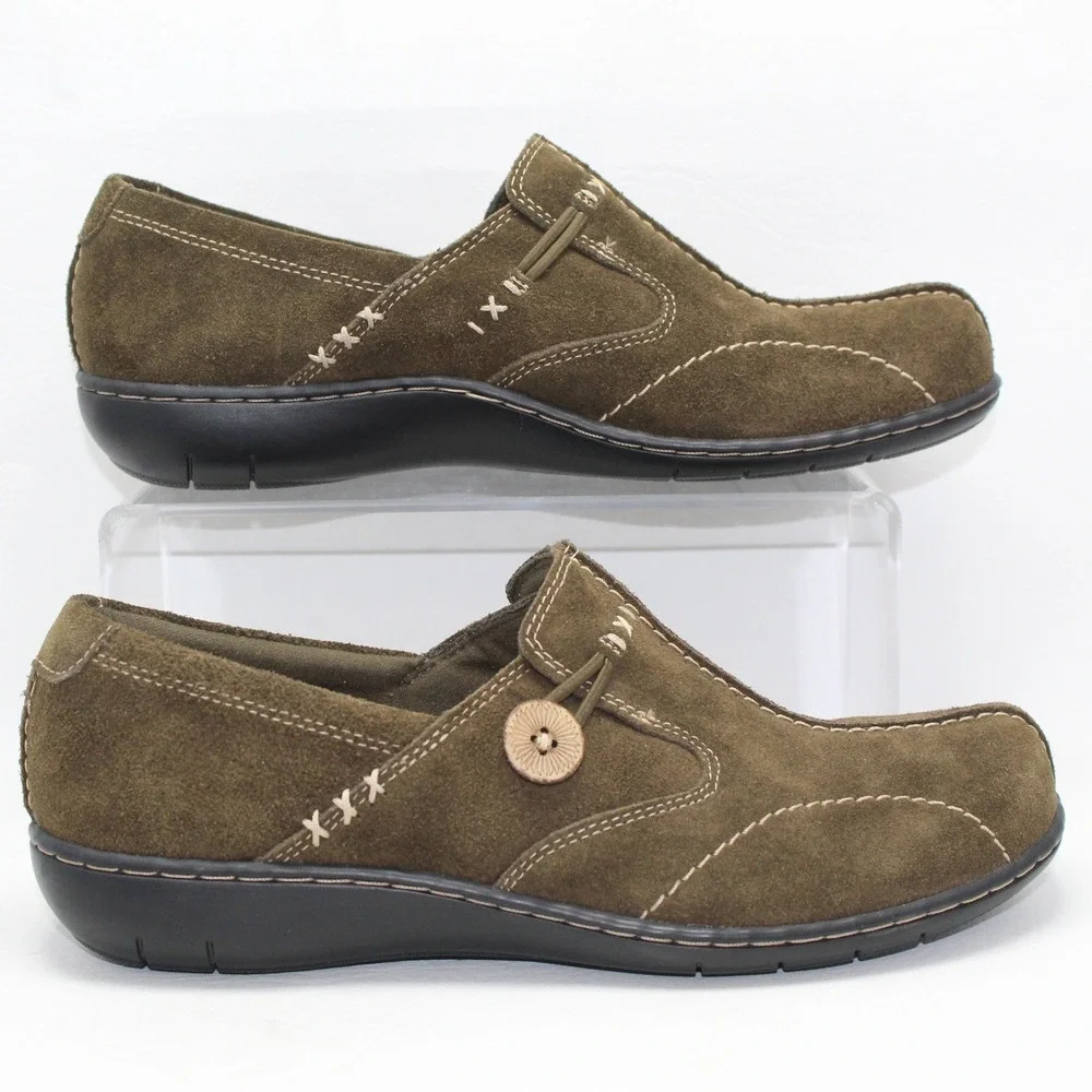 Clarks Bendables Olive Green Suede Slip On Loafers Button Detail ‎ Womens 8.5M